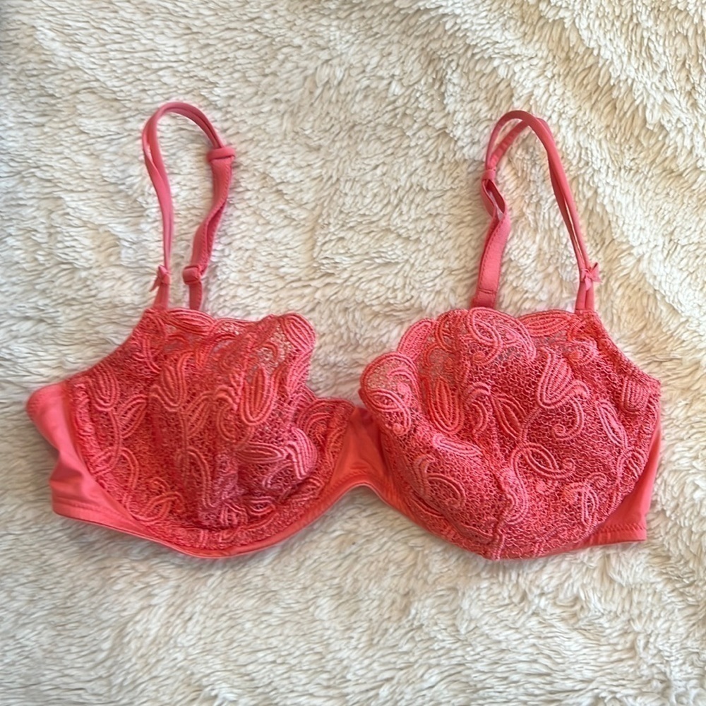 Sexy Victoria’s Secret Orange 34C Lace Underwire Bra